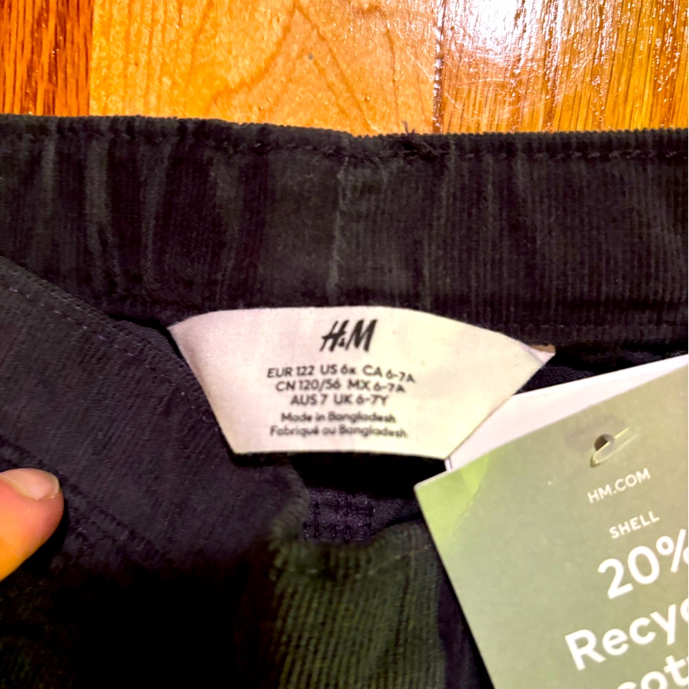 Never worn chords stretch pants. Don’t fit my daughter